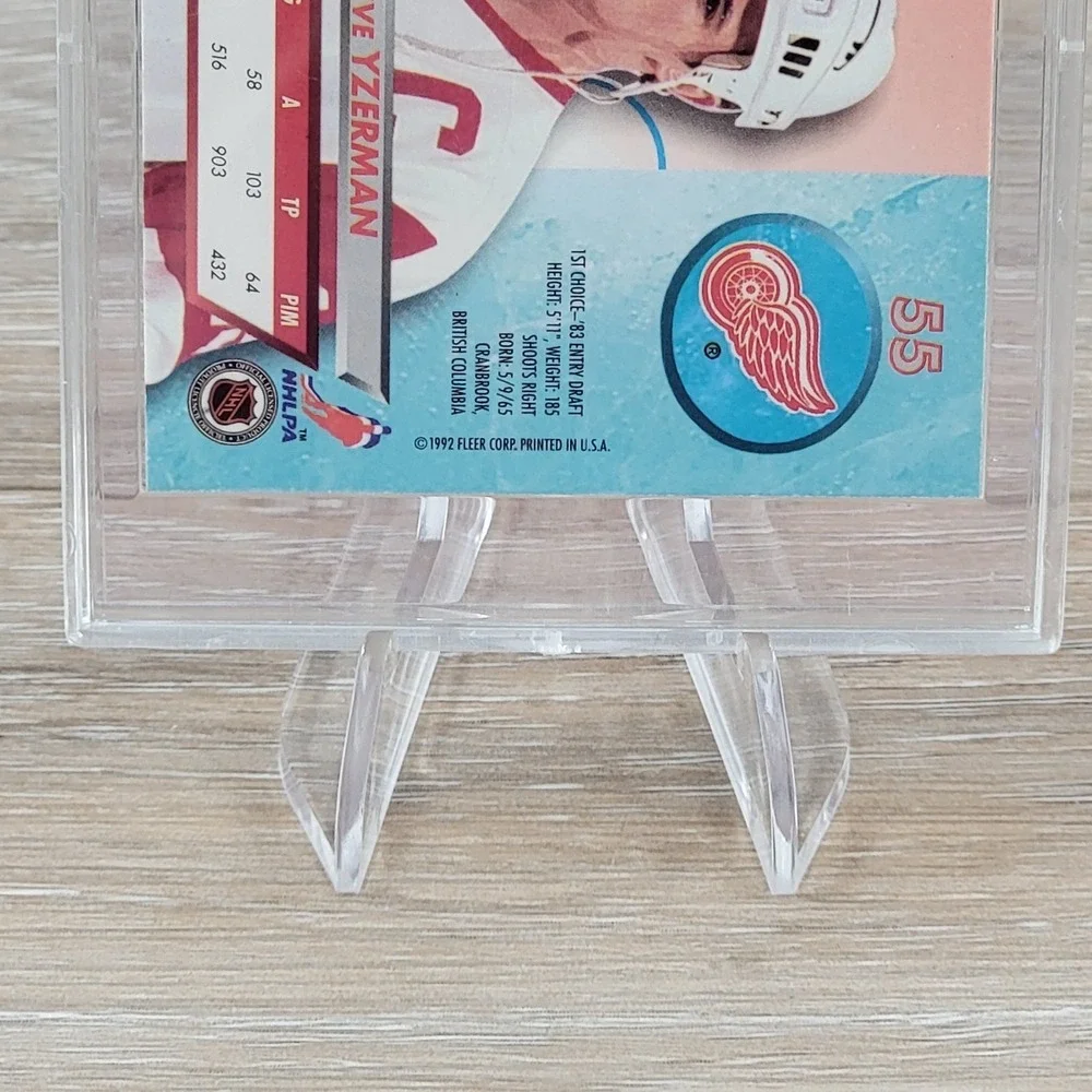 1992-93 Fleer Ultra Steve Yzerman Signed Autograph Card 55 Detroit Red Wings NHL